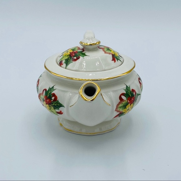 Windsor || "Mini" Teapot with Holiday Holly - Picture 2 of 10